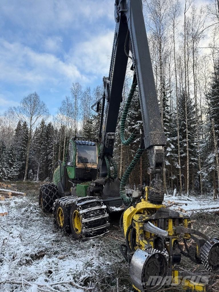 John Deere 1270 G Harvester