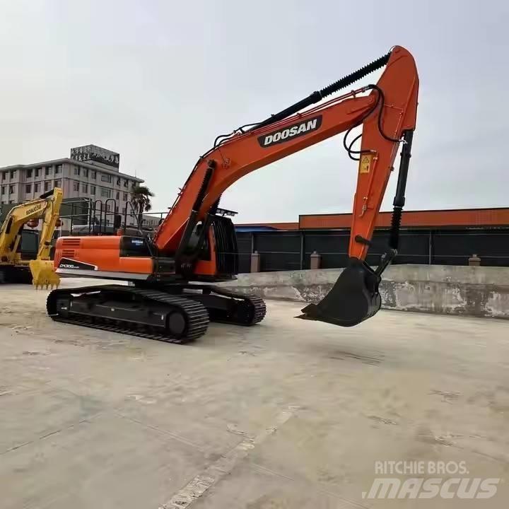 Doosan DX300LC Raupenbagger