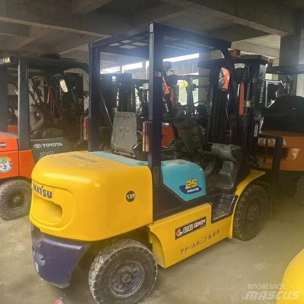 Komatsu F25T-14 Diesel heftrucks