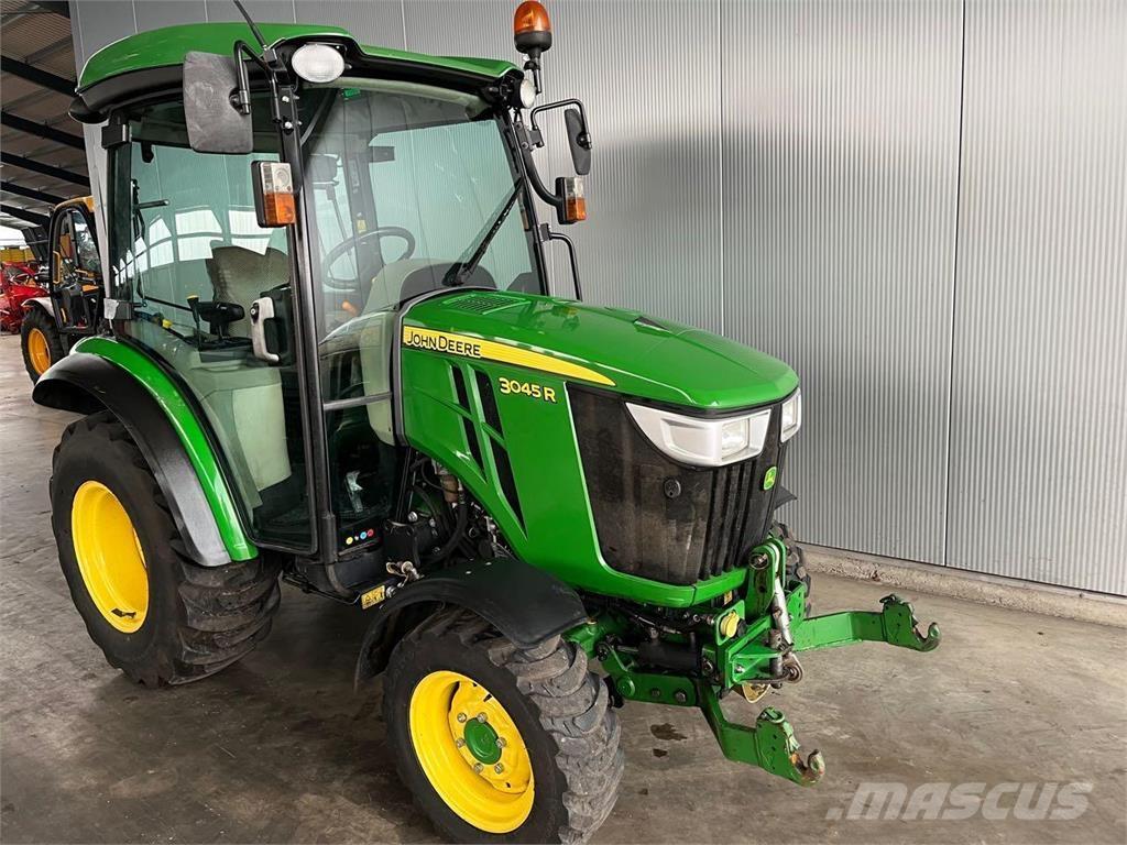 John Deere 3045 R Traktoren