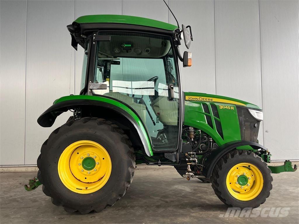 John Deere 3045 R Traktoren