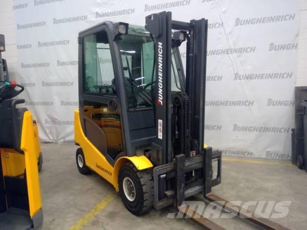 Jungheinrich TFG 320 LPG heftrucks