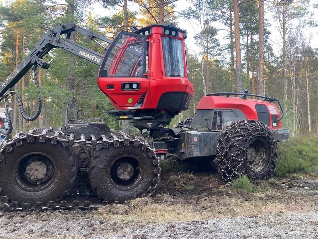 Komatsu 951 Harvester
