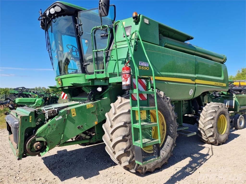 John Deere S690 Mähdrescher