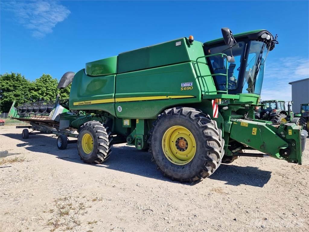 John Deere S690 Mähdrescher