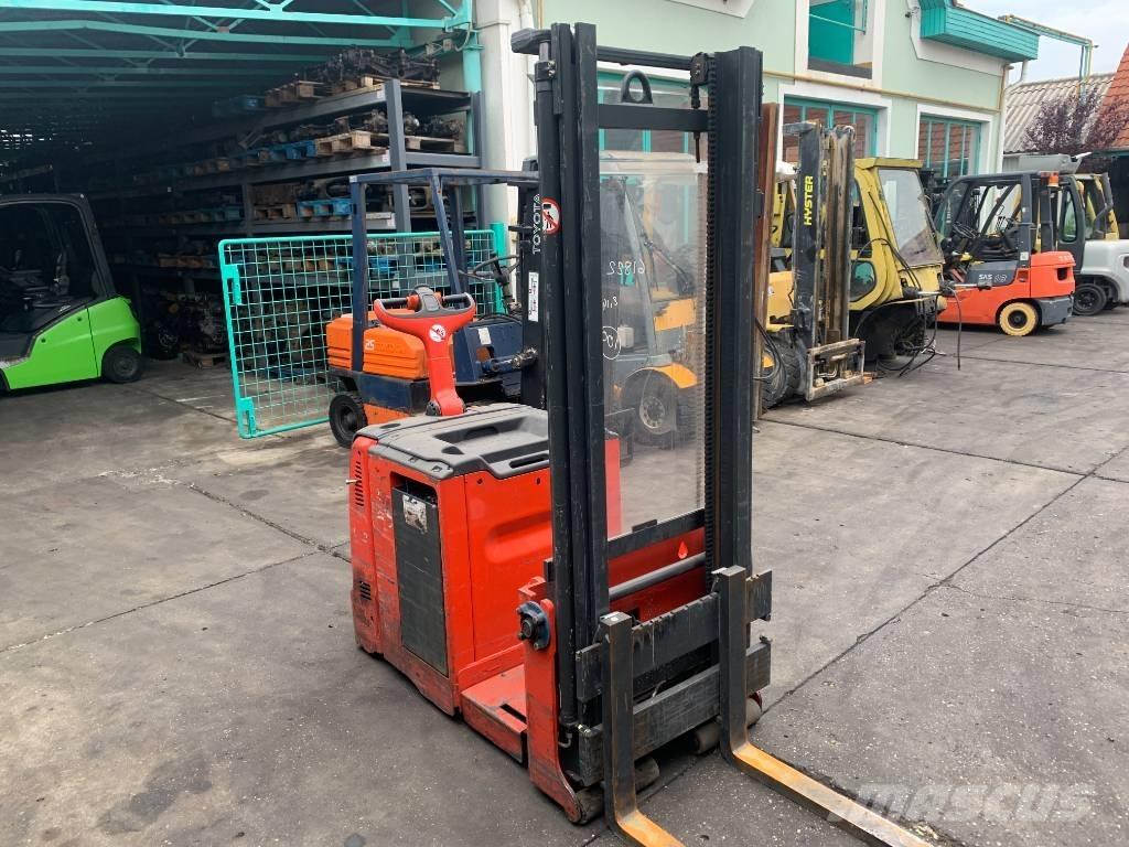 Linde L12AC V-3818 Zelfrijdende stapelaars