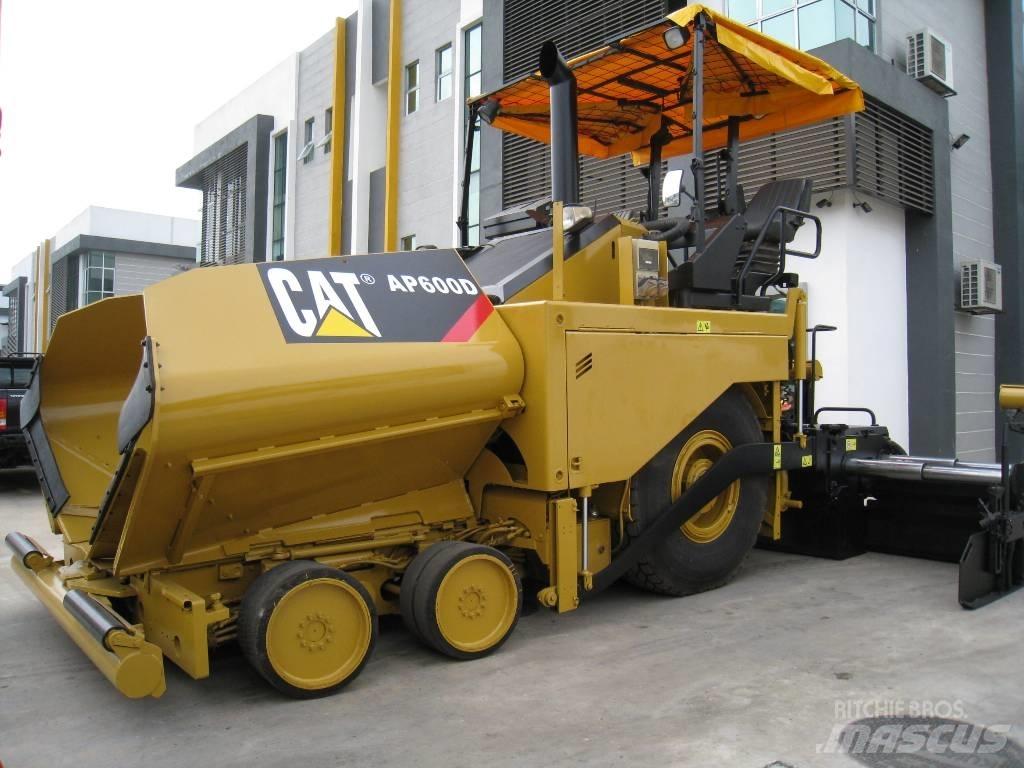 CAT AP 600 D Strassenfertiger