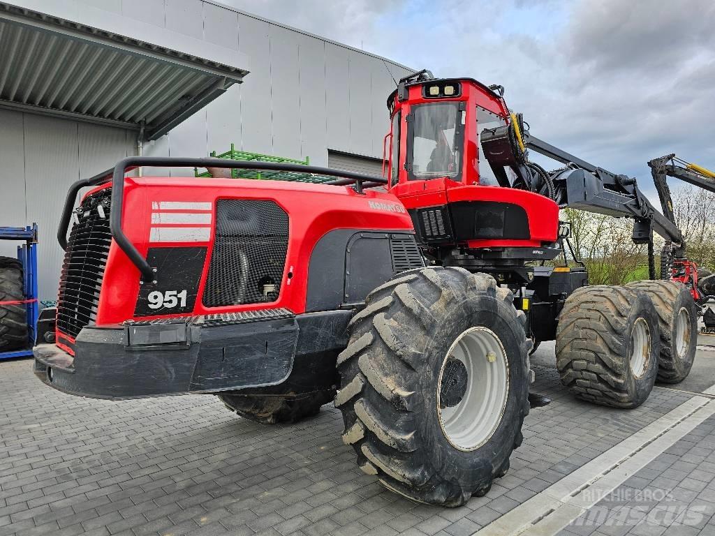 Komatsu 951 Harvester
