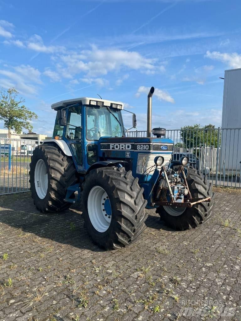 Ford 8210 III Traktoren