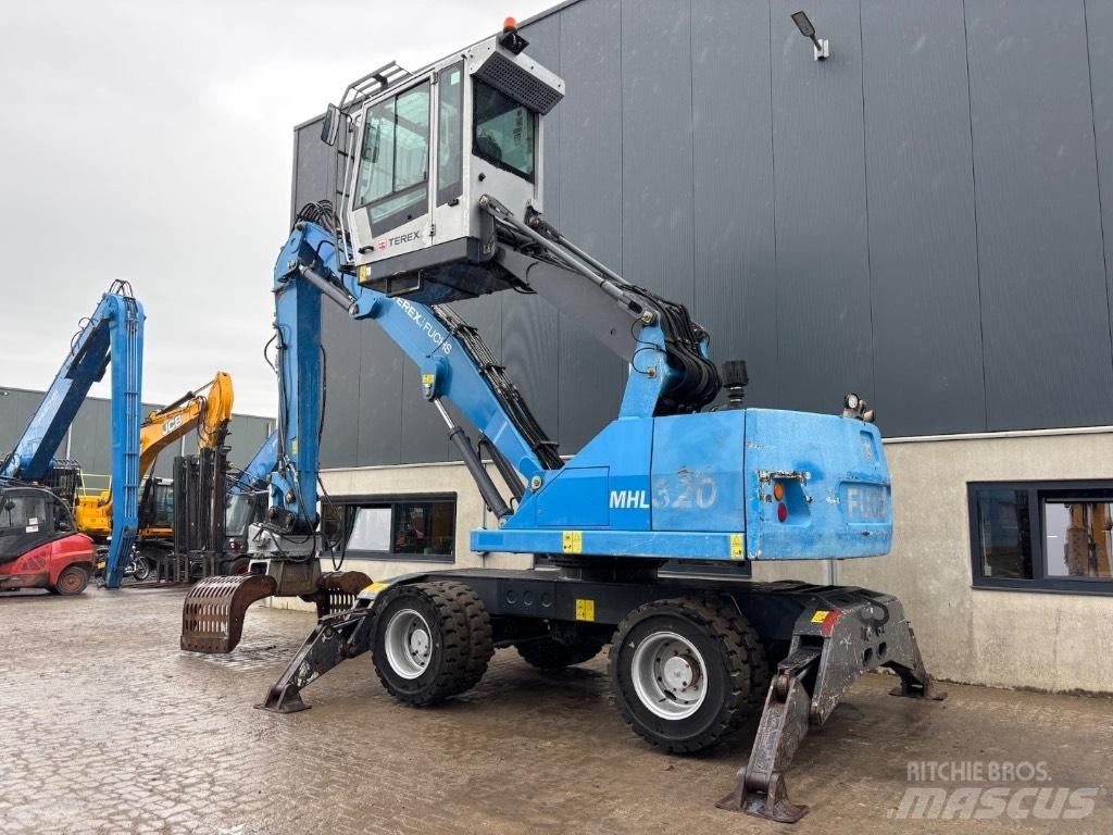 Fuchs MHL 320 D Materialumschlag