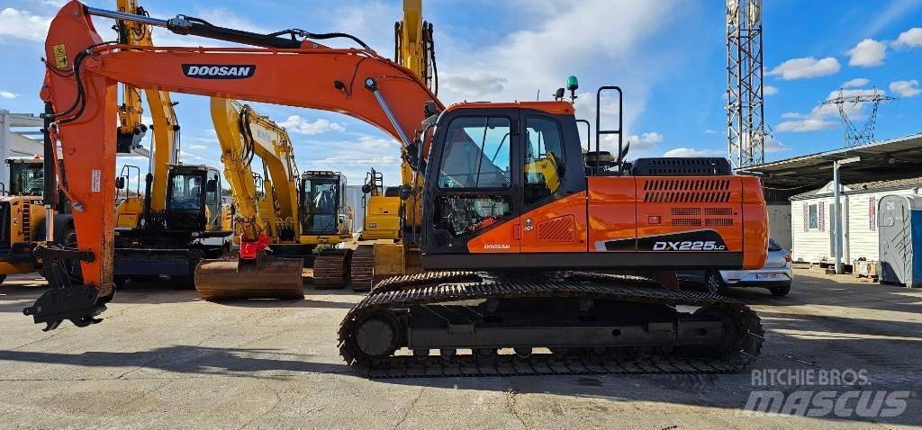 Doosan DX 225 Raupenbagger