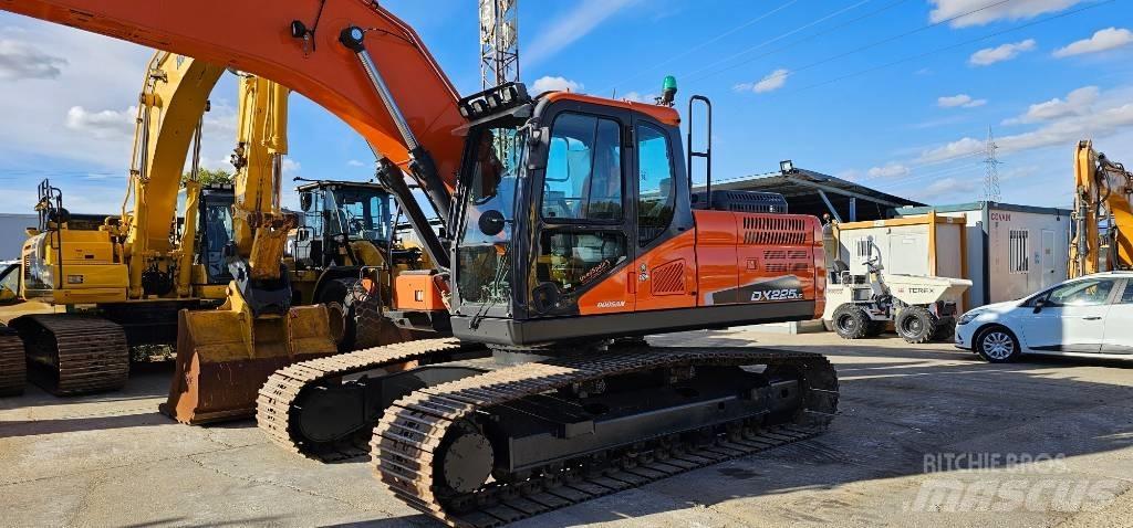 Doosan DX 225 Raupenbagger