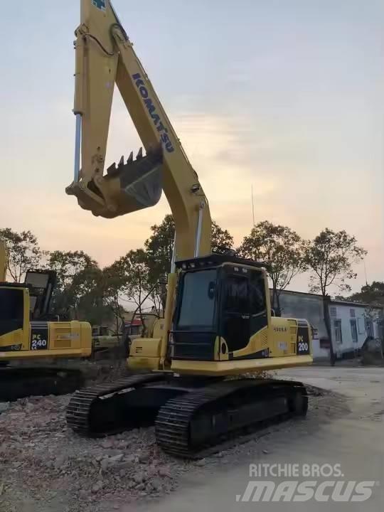 Komatsu PC200-8 Raupenbagger