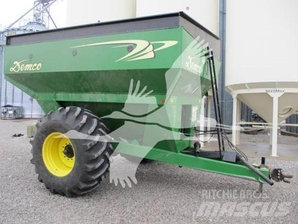 Demco 750 Getreideanhänger