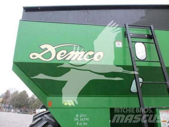 Demco 750 Getreideanhänger