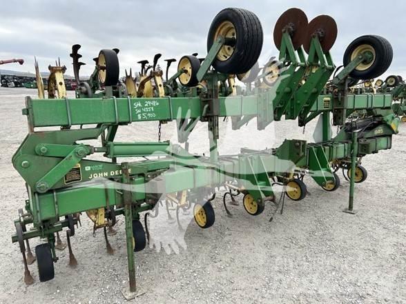 John Deere 845 Hackfruchtkultivator