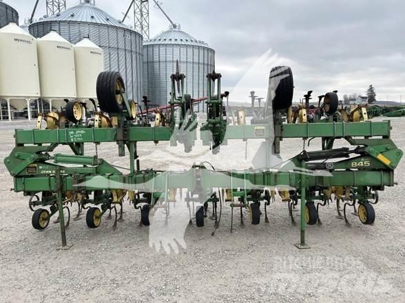 John Deere 845 Hackfruchtkultivator