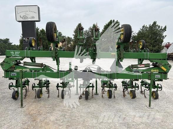 John Deere 845 Hackfruchtkultivator
