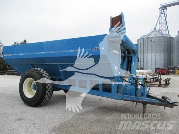Kinze 840 Getreideanhänger