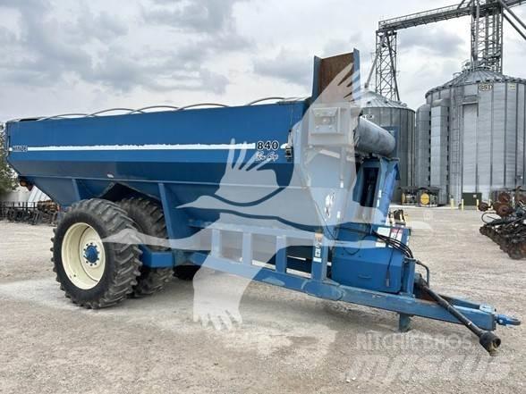 Kinze 840 Getreideanhänger