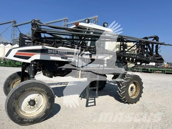 SpraCoupe 4450 Selbstfahrende Sprühgeräte