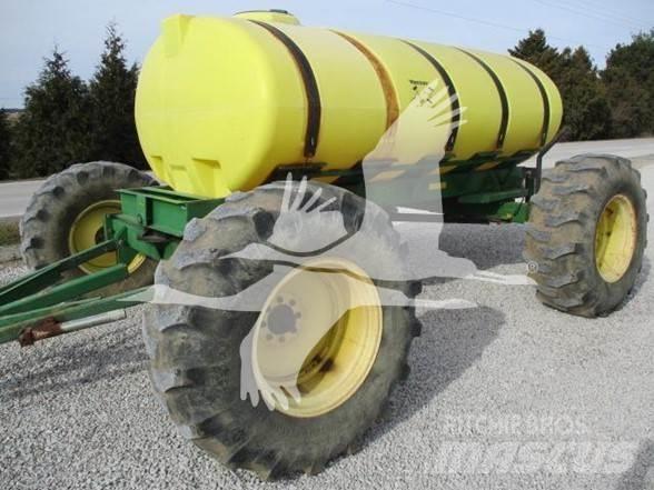 YETTER 1600 Mineraldüngerstreuer