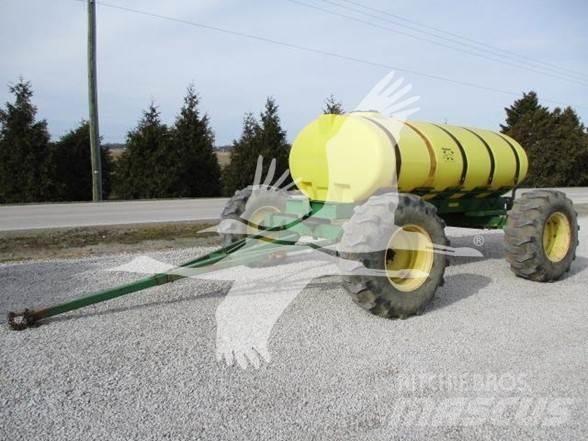 YETTER 1600 Mineraldüngerstreuer
