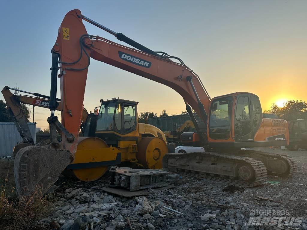 Doosan DX220LC-9 Raupenbagger