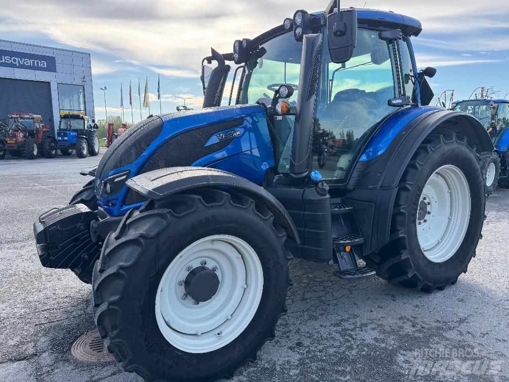 Valtra N 124 Traktoren