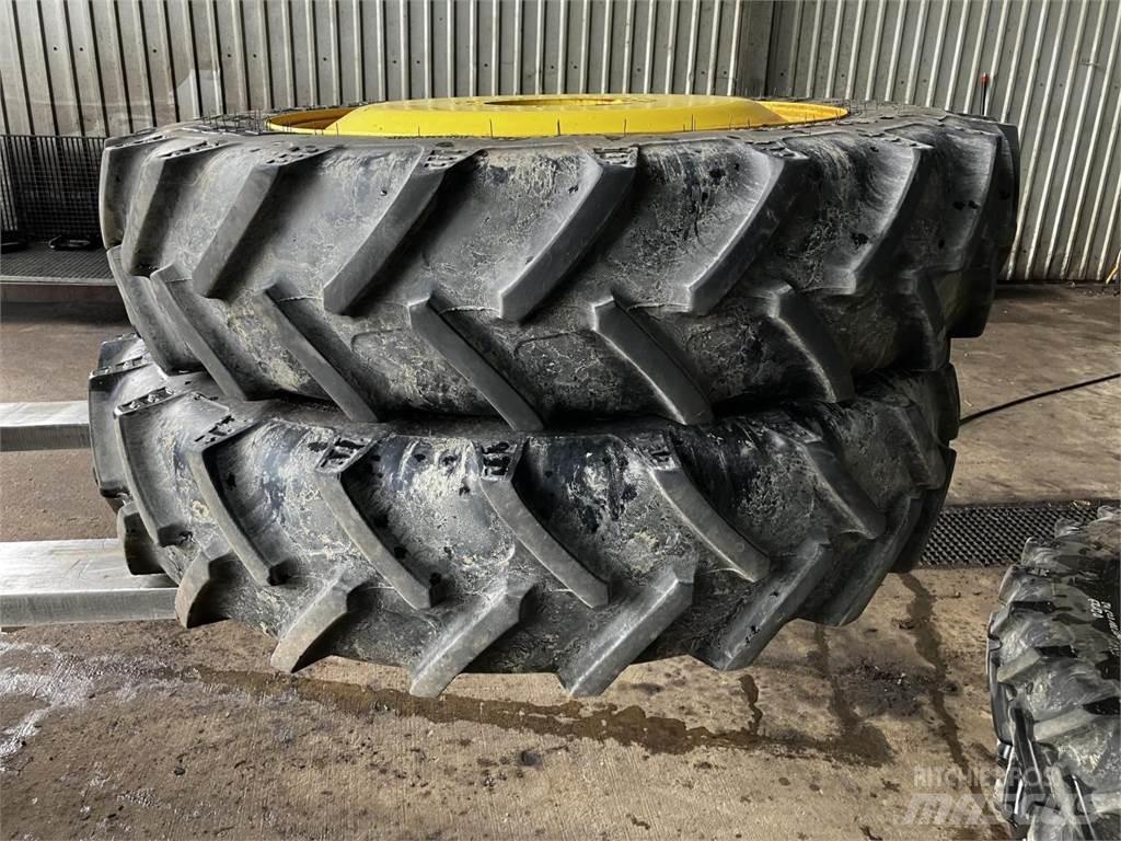 BKT 270/95R32 Reifen