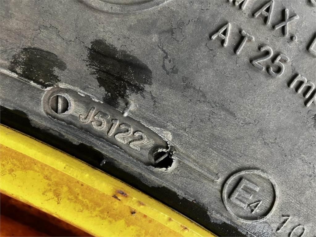 BKT 270/95R32 Reifen