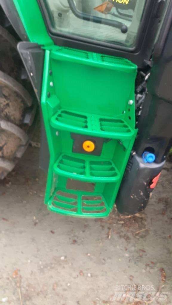 John Deere 6110 R Traktoren