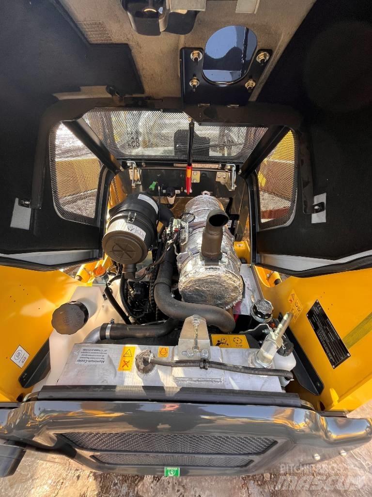 Komatsu SK815-8 Kompaktlader
