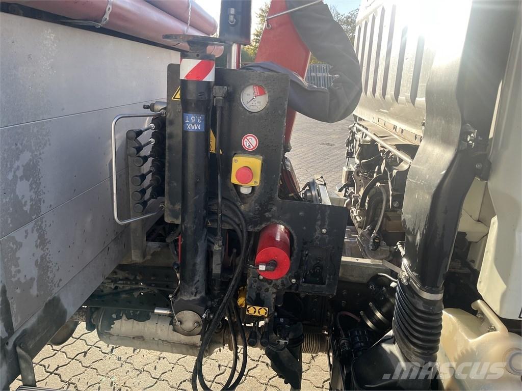 Mitsubishi Canter Pritschenwagen/Pritschenwagen mit Seitenklappe