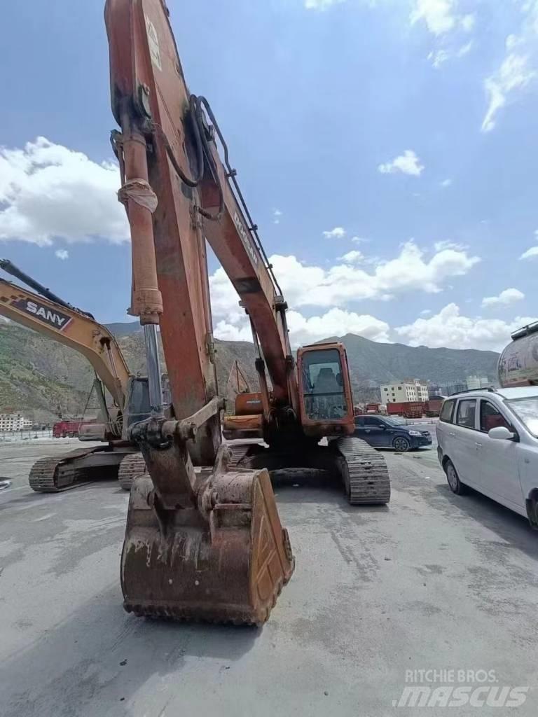 Doosan DX 225 Raupenbagger