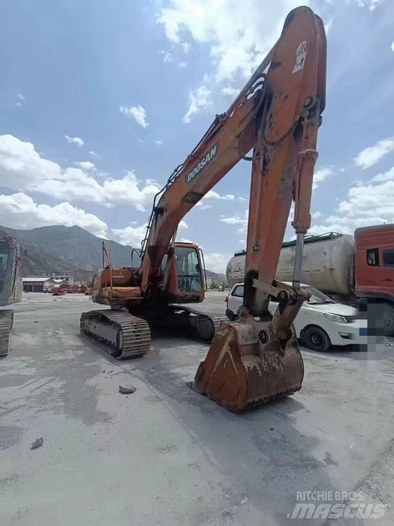 Doosan DX 225 Raupenbagger