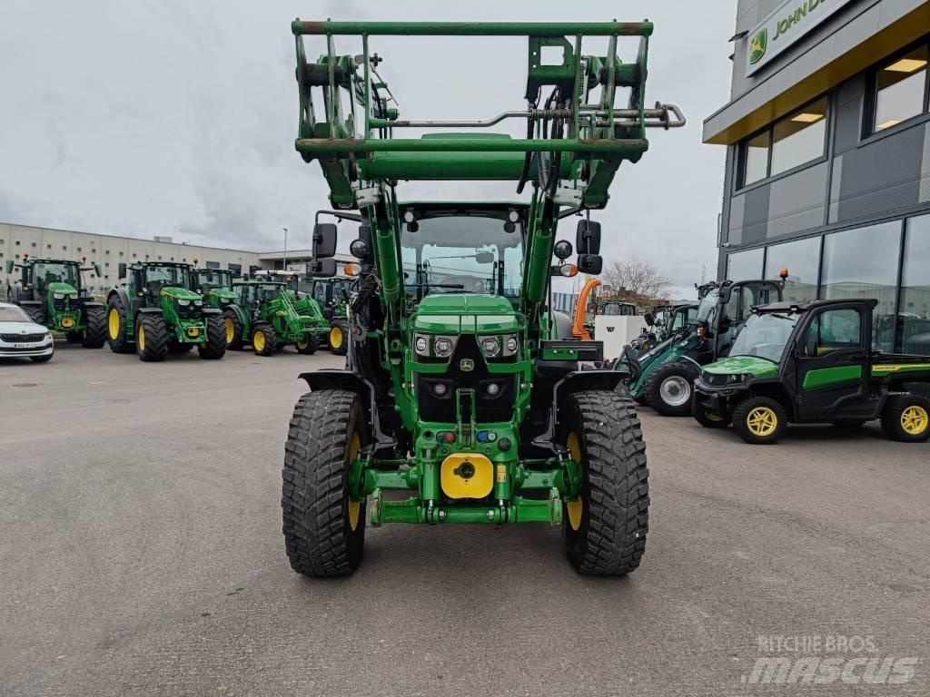 John Deere 6115 RC Traktoren