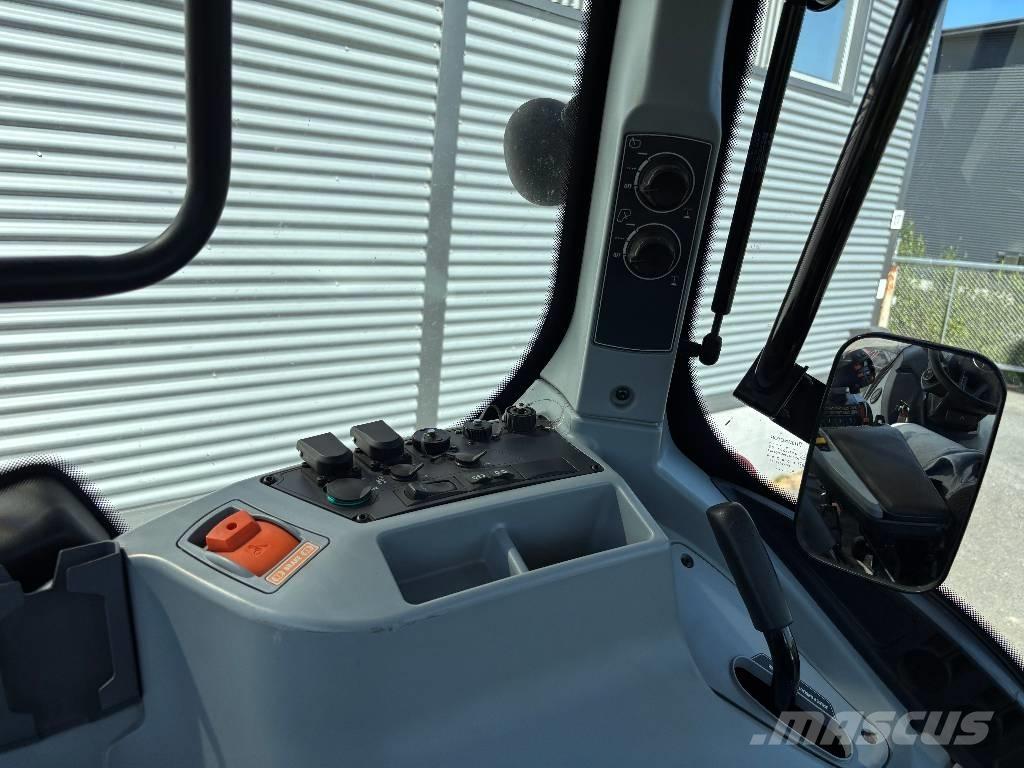 Valtra T 215 Versu Traktoren