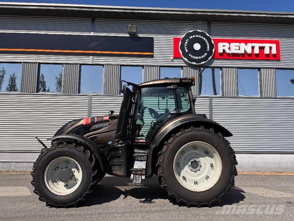 Valtra T 215 Versu Traktoren