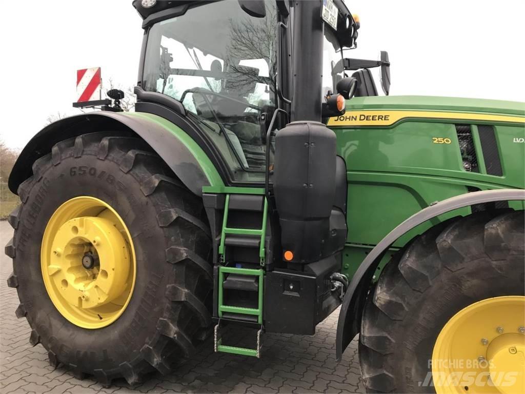 John Deere 6R 250 Traktoren