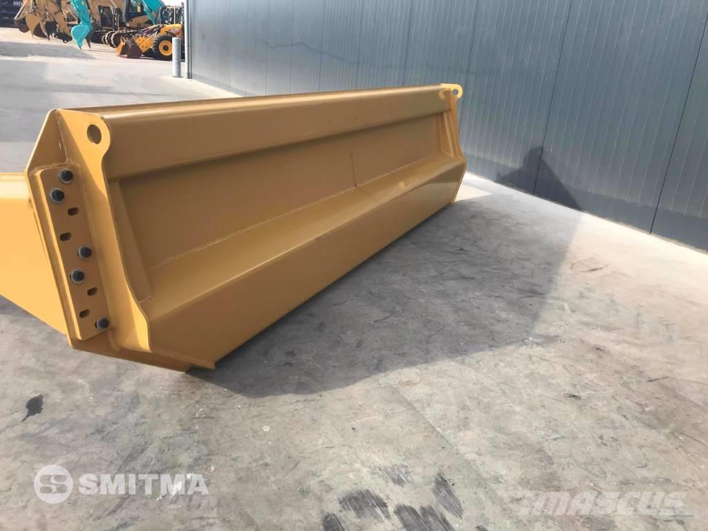 CAT 740B Heckklappe