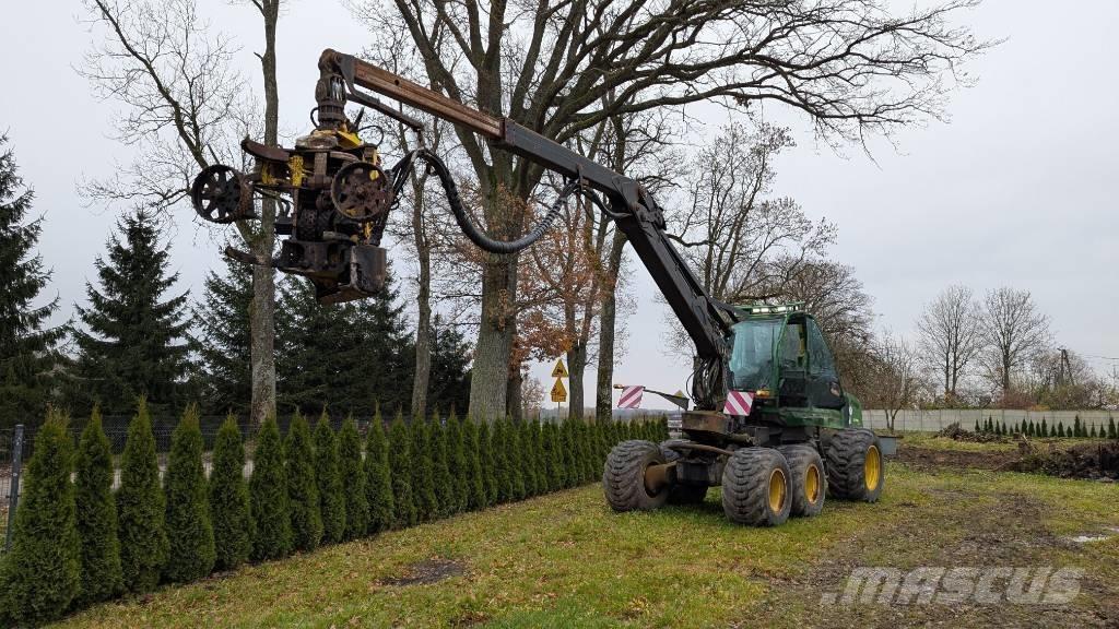 John Deere 1270 D Harvester