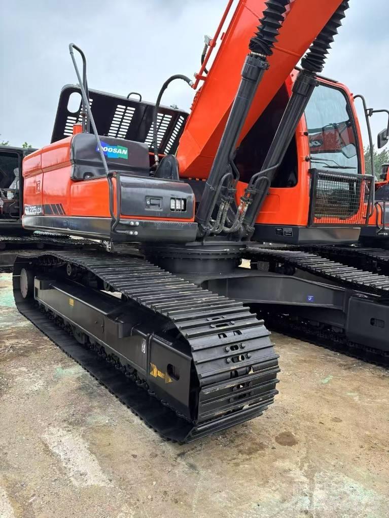 Doosan 225 LCA Raupenbagger