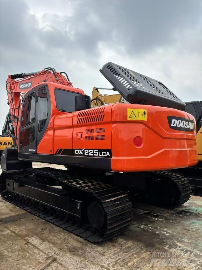 Doosan 225 LCA Raupenbagger