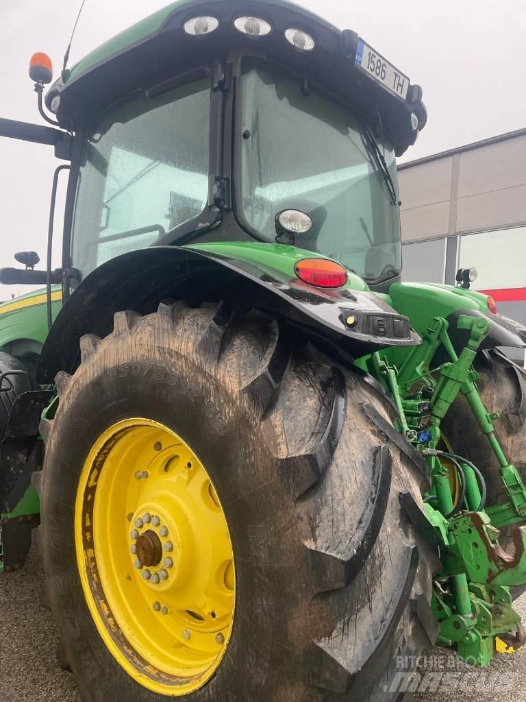 John Deere 8310 R Traktoren