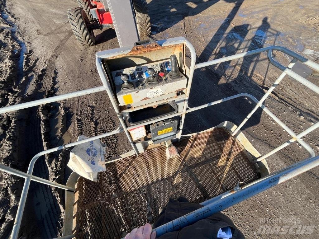 Manitou 200 ATJ Gelenkteleskoparbeitsbühnen
