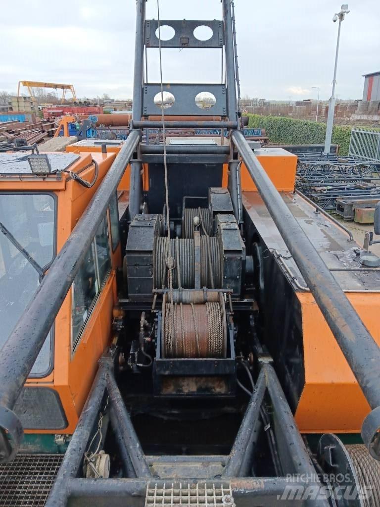 Hitachi KH 230-3 Raupenkrane