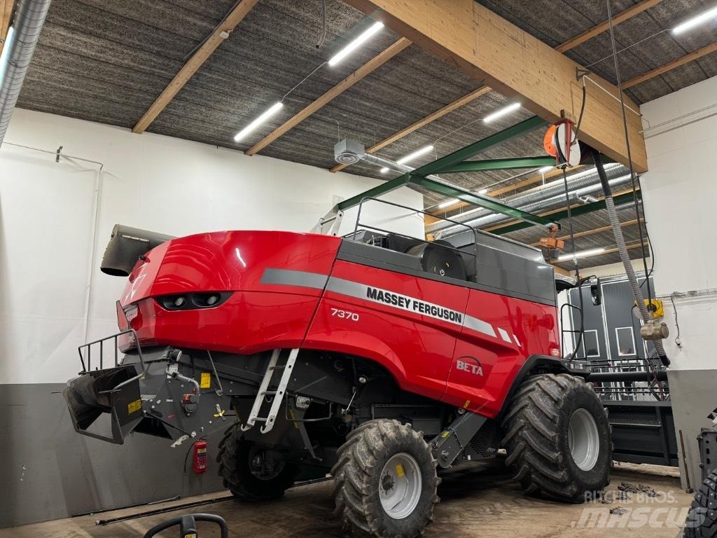 Massey Ferguson 7370 Mähdrescher