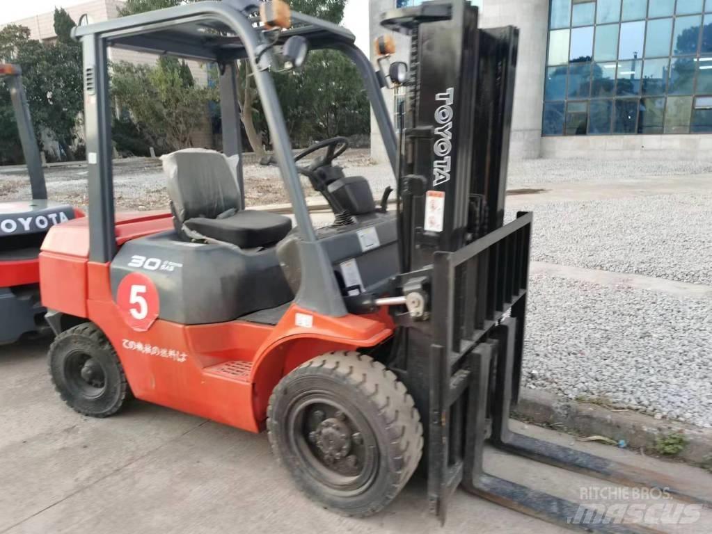 Toyota 7FD 30 Diesel heftrucks