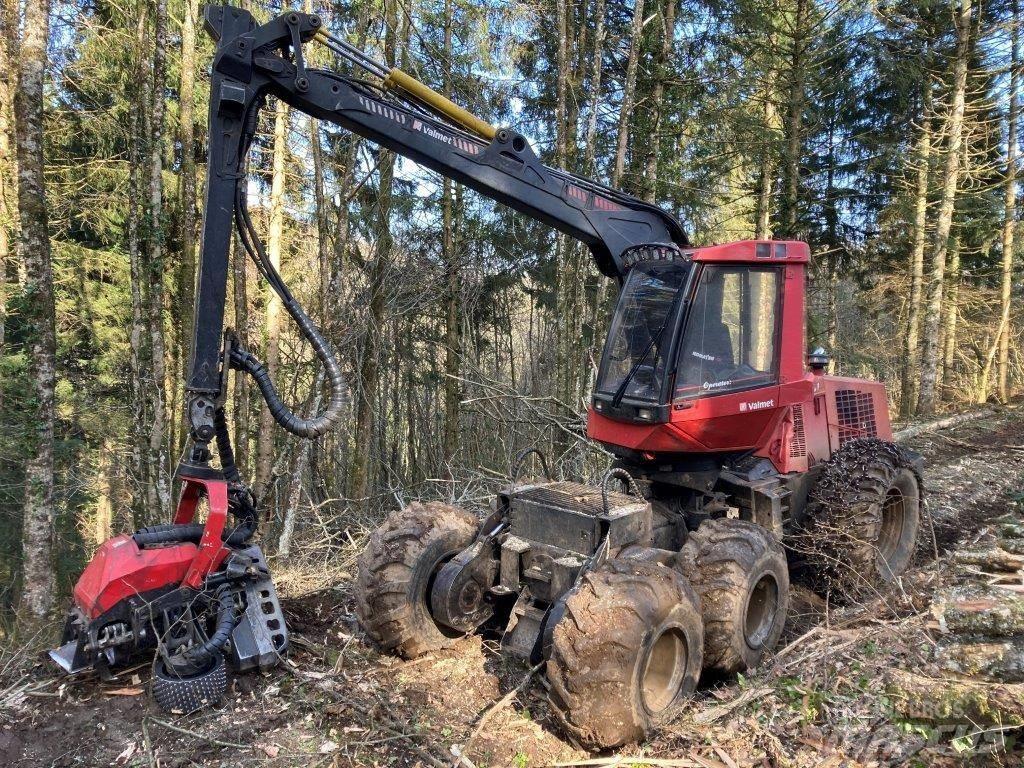 Valmet 941 Harvester